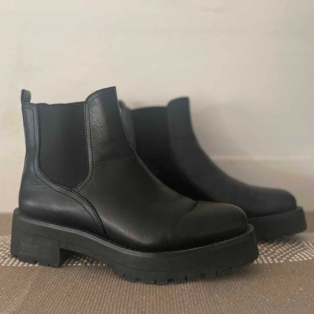 Sam Edelman Black Leather Chelsea Boots - Size 7.5